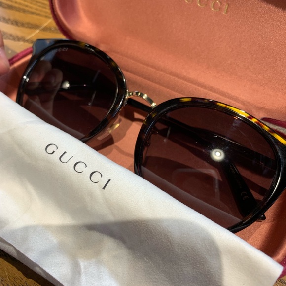 Gucci Sunglasses - Picture 3 of 5
